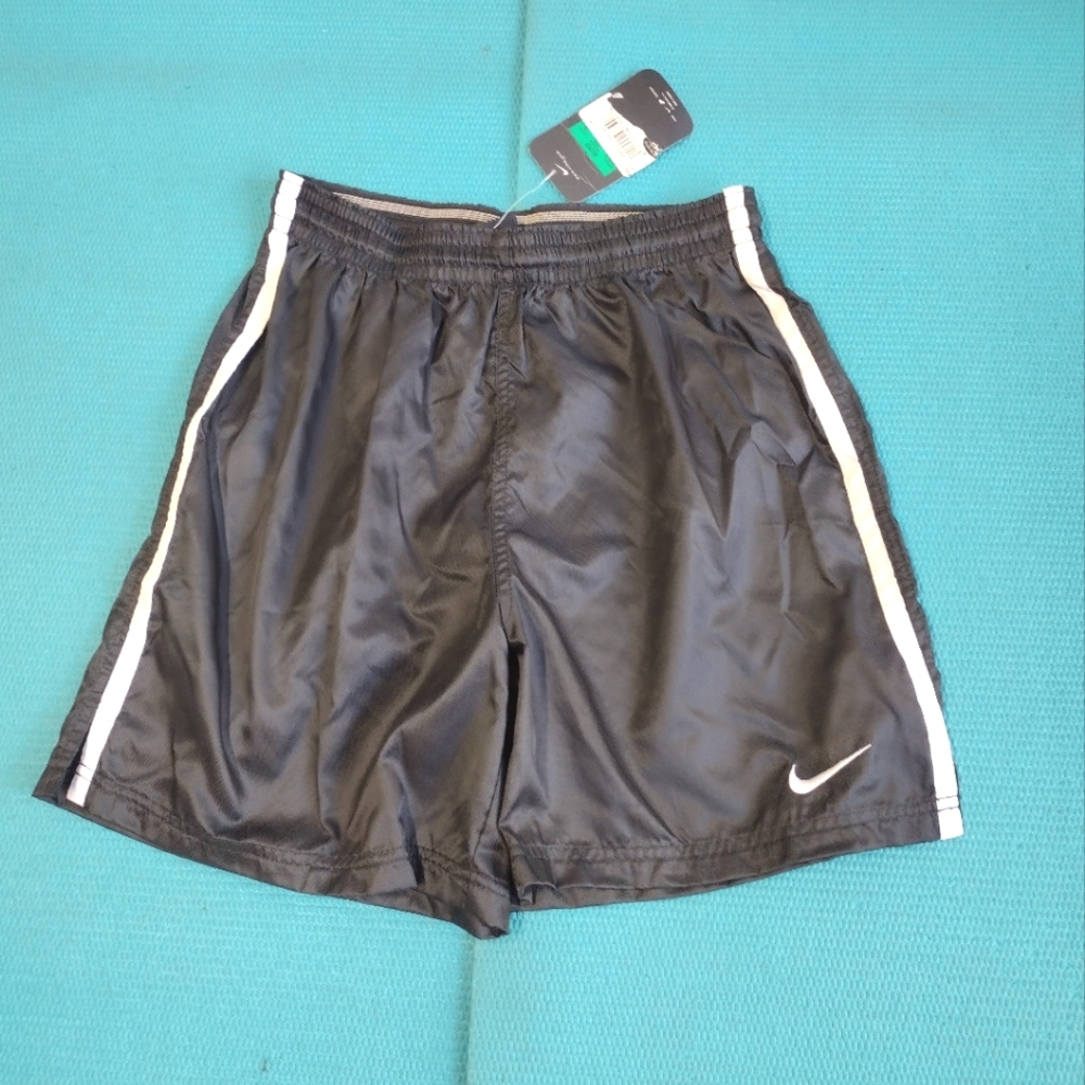 NWT Nike Boy's Youth Athletic Shorts Nylon Black Size XL (18-20)